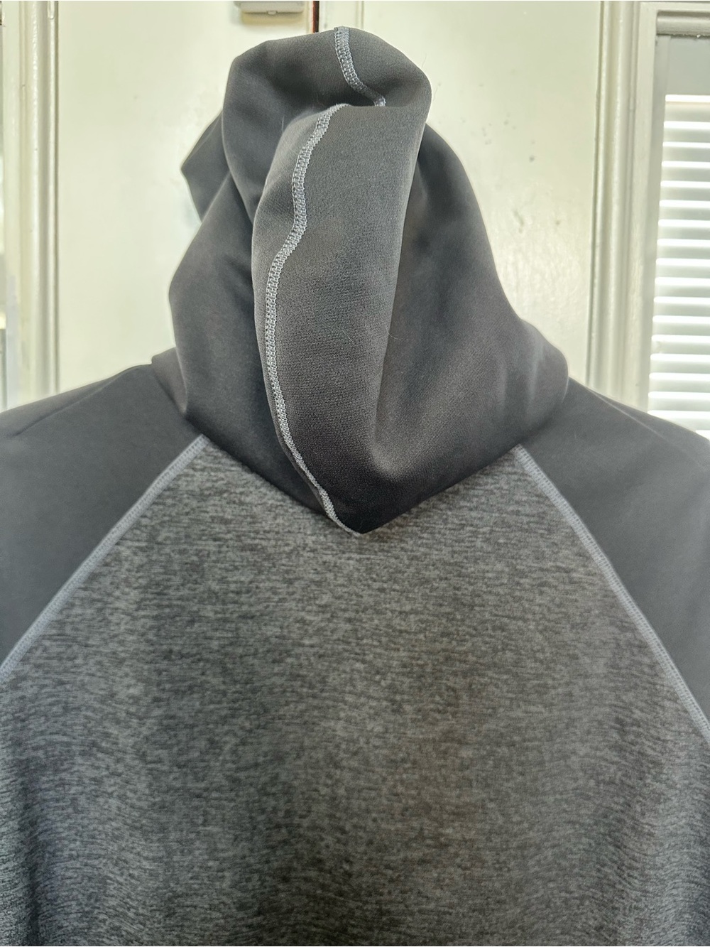 Nike Therma-Fit Women's Gray and Hot Pink Pullover Hoodie - Picture 5 of 10